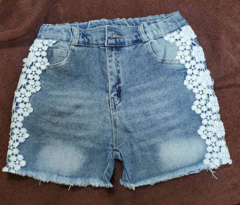 Jean shorts with flower detail — 10/12